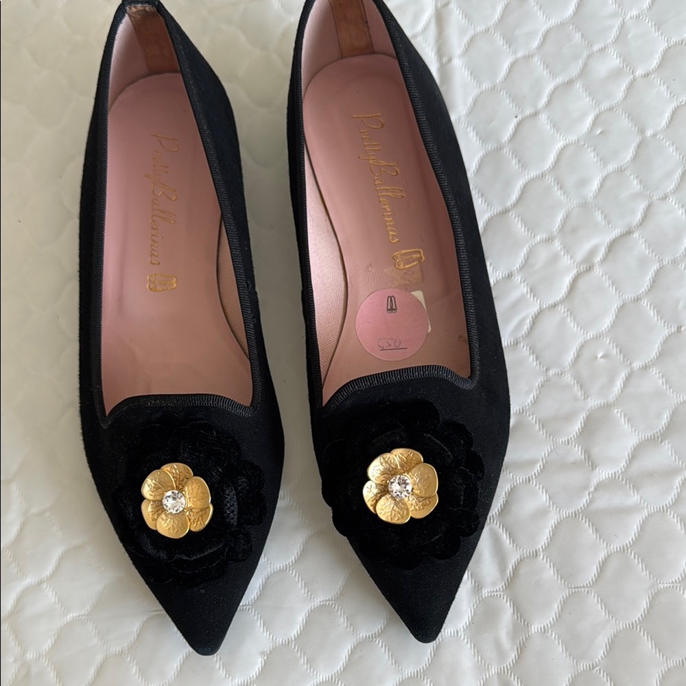 Pretty Ballerinas Black and Gold Flats